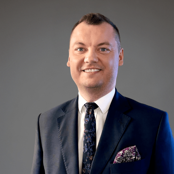 Zdjęcie przedstawiające Łukasza Nowaka, doradcę klienta i agenta firmy inwestycyjnej CERES Domu Inwestycyjnego